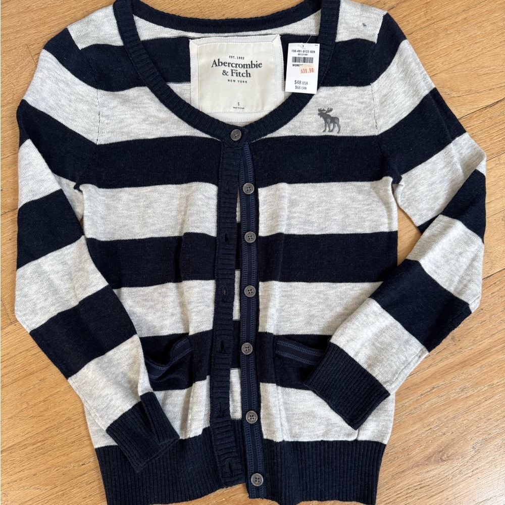 Abercrombie & Fitch Navy and Cream Button-Up Sweater